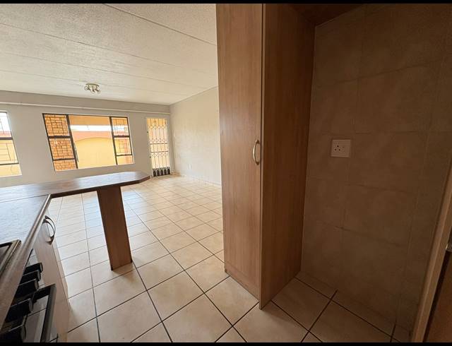 2 BEDROOM FLAT FOR SALE IN VAALPARK